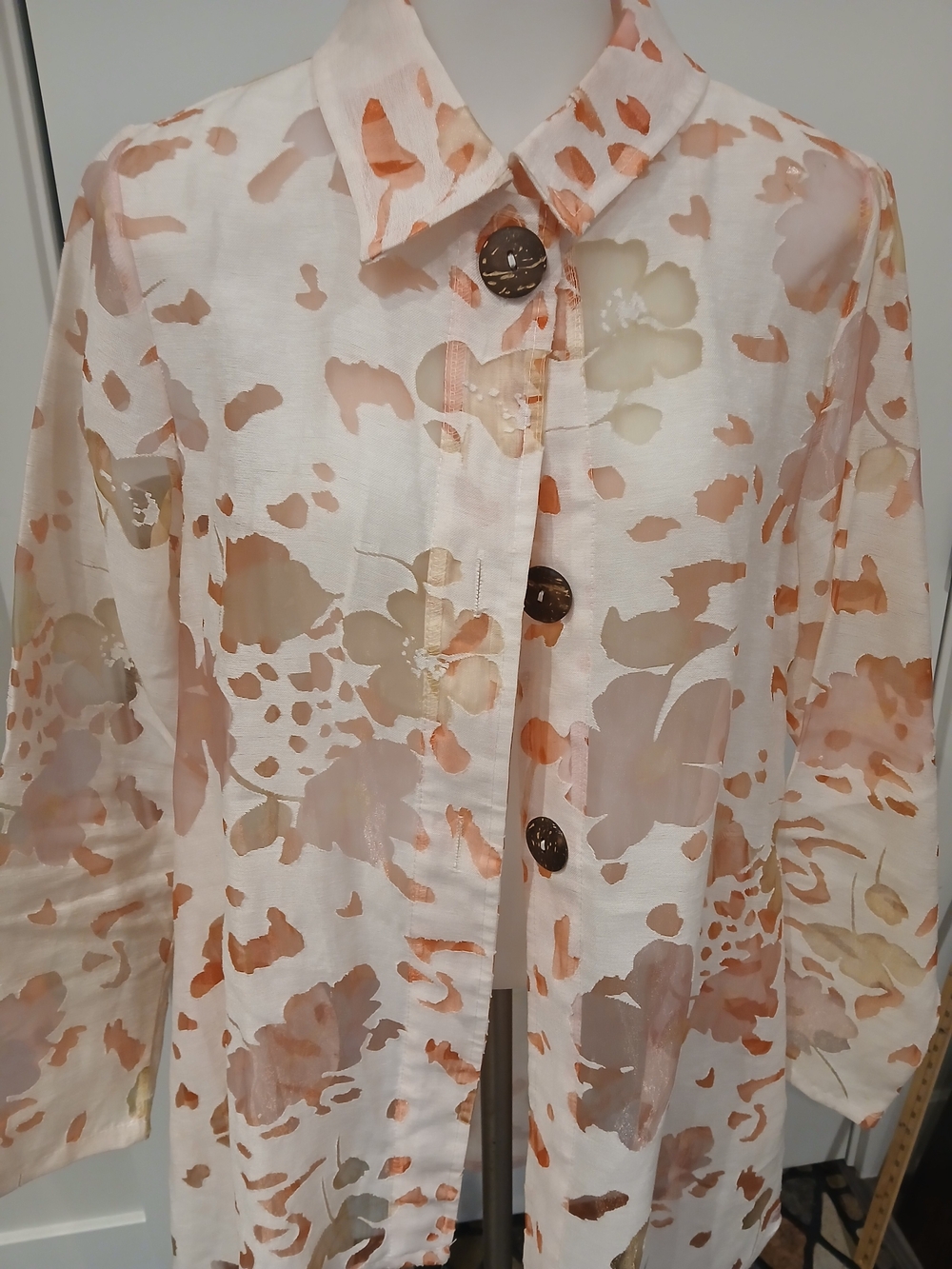 Ultimate Women’s Lightweight White and Peach Floral Button-Front Top